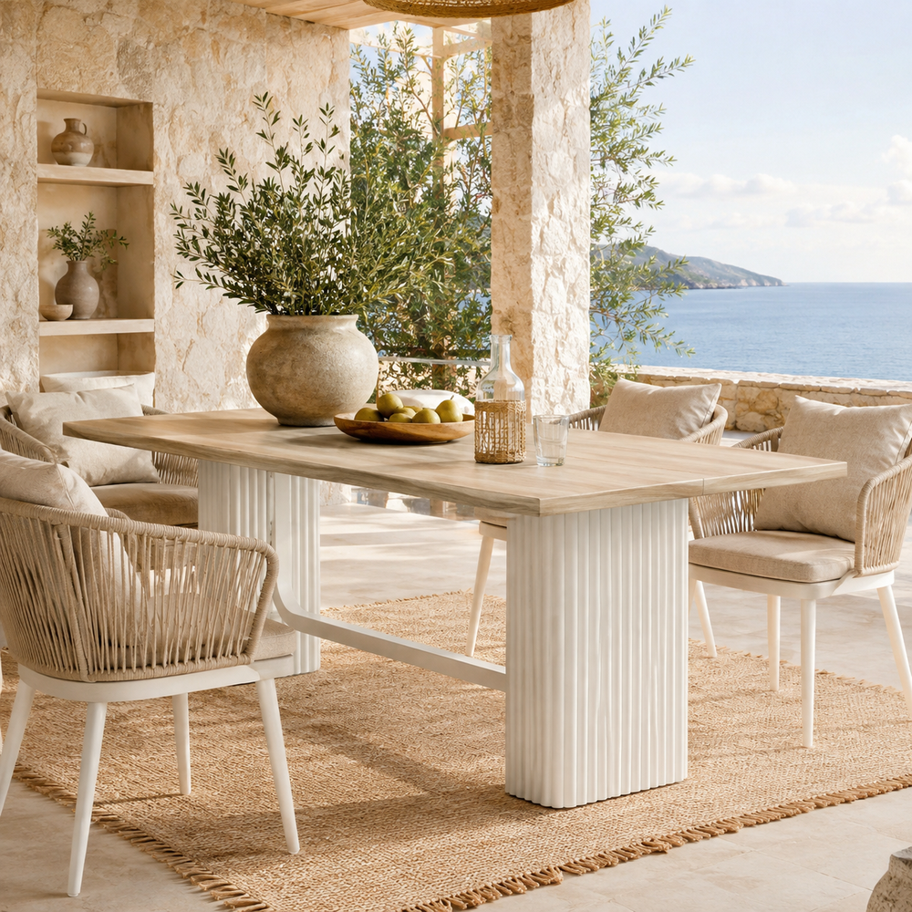 Table extérieure élégante : le centre parfait de votre terrasse.